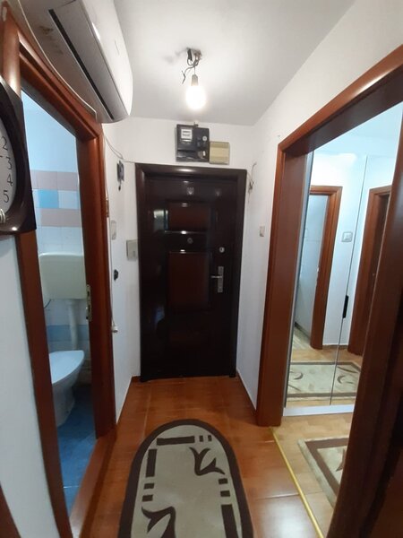Drumul Taberei, Romancierilor langa metrou